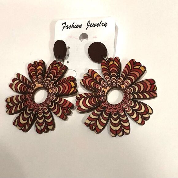 Boho Chic Feathers Cut Out Wooden Hoop Earrings - 216 - Picture 4 of 7